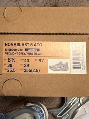 ASICS Novablast 5 ATC Women’s Running Shoe - Piedmont Grey with Silver Accents